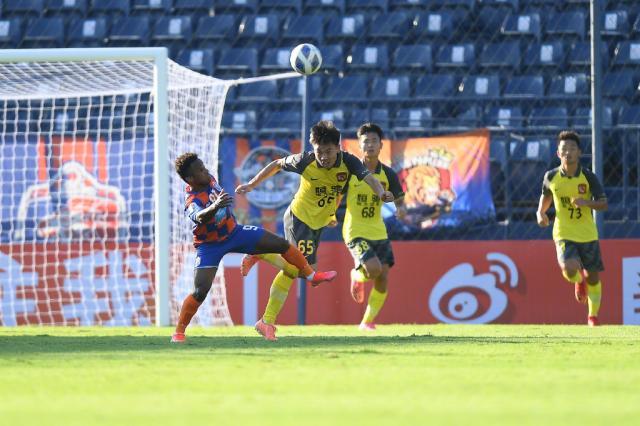 世界杯手机高清观看软件-被头球砸垮的广州青年军 两场净吞5弹弱点屡暴露